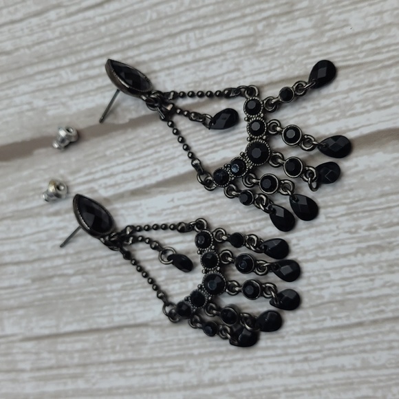 BLACK BEADED DANGLING CHANDLER PIERCED EARRINGS - Picture 6 of 8